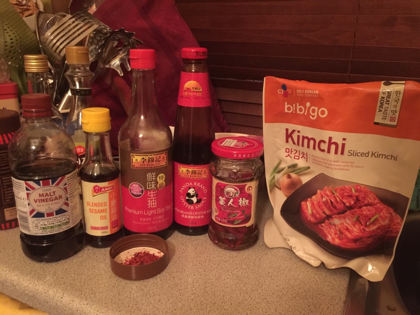 超级简单凉拌黑木耳辣白菜的做法图解1
