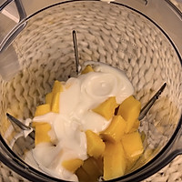 消暑必备，芒果酸奶冰棍的做法图解4