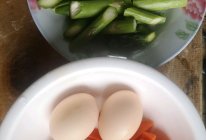 芦笋胡萝卜炒蛋的做法
