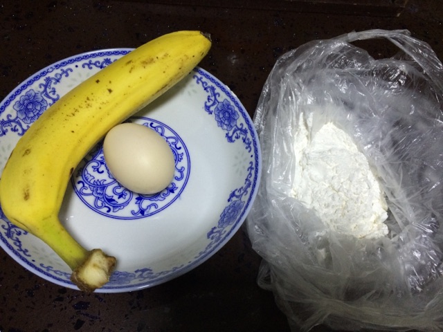香蕉薄饼的做法图解1