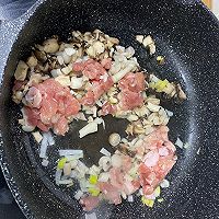 东北菜：蘑菇肉酱东北饭包的做法图解4