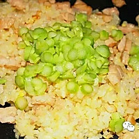 吃出高智商宝宝，首选就是它了！三文鱼芦笋炒饭的做法图解9