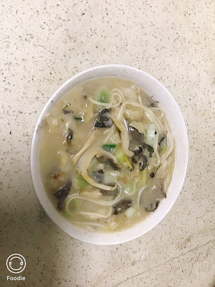 平菇汤面的做法