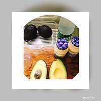 牛油果汁的做法图解1