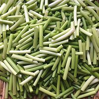蒜薹牛肉丝的做法图解1