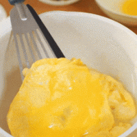 【宝宝辅食】煎蛋味噌汤的做法图解2
