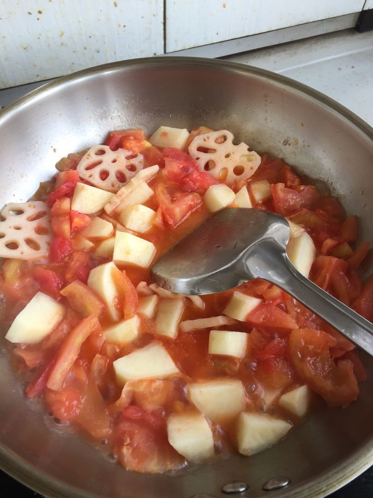 西红柿炖牛腩的做法
