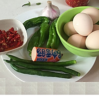 辣椒鸡蛋的做法图解1