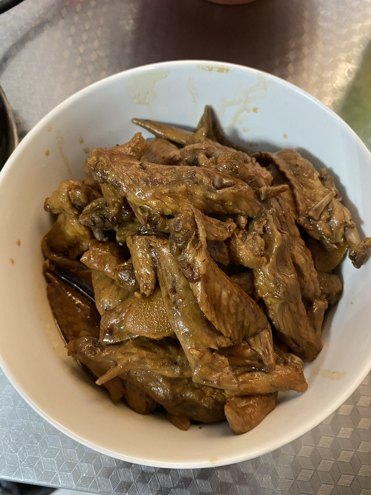 花儿卤入口即化鸡翅尖的做法
