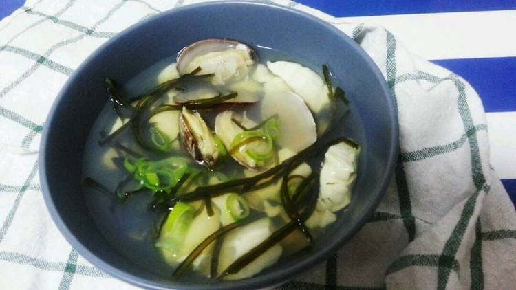 蛤蜊豆腐海带汤的做法