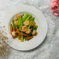 #唯有美食最粽要#芹菜炒虾仁减脂期必备的做法图解6