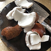 松茸椰子鸡汤的做法图解3