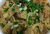 鸡腿蘑菇炖冻豆腐的做法