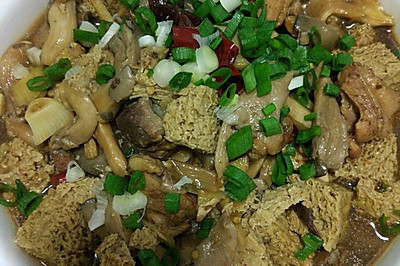 鸡腿蘑菇炖冻豆腐