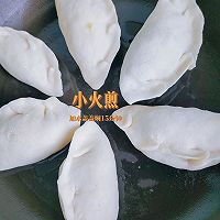 比肉好吃的全素发面水煎包的做法图解4