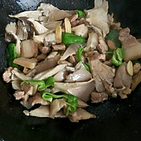 蘑菇炒肉（平菇）的做法图解3