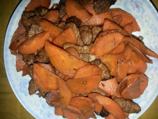 红萝卜炒肉