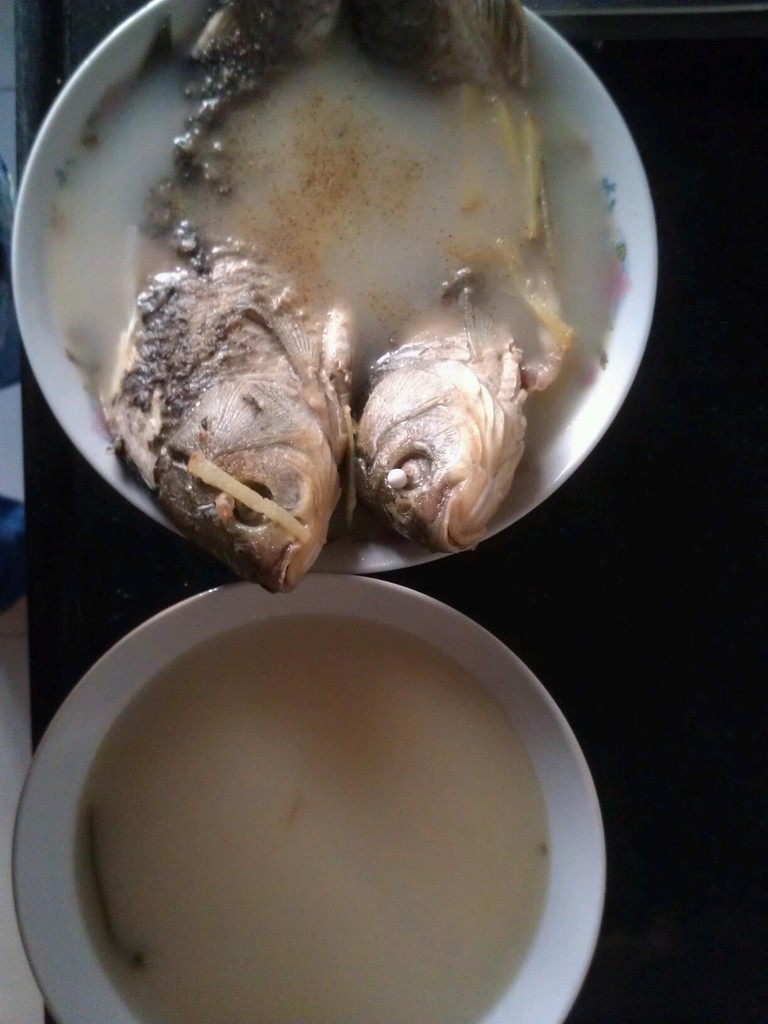 家常鯽魚湯怎麼做_家常鯽魚湯的做法視頻_豆果美食