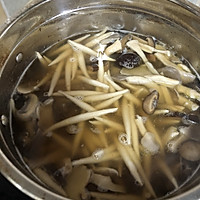 比西贝蘑菇莜面鱼鱼还好吃的：菌王鸡汤莜面鱼鱼的做法图解11
