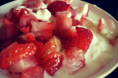 减肥的草莓酸奶