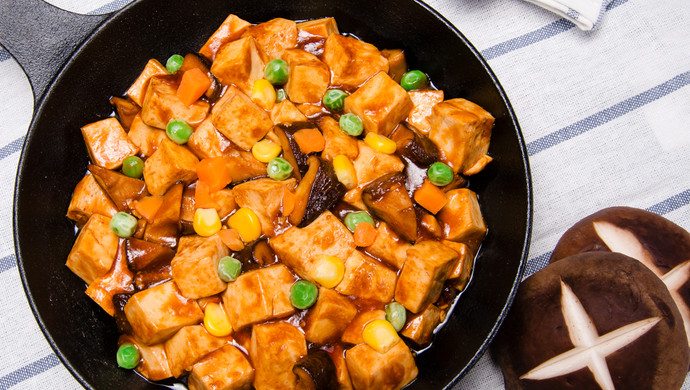 麻辣香菇豆腐煲，鲜美下饭的素菜之王