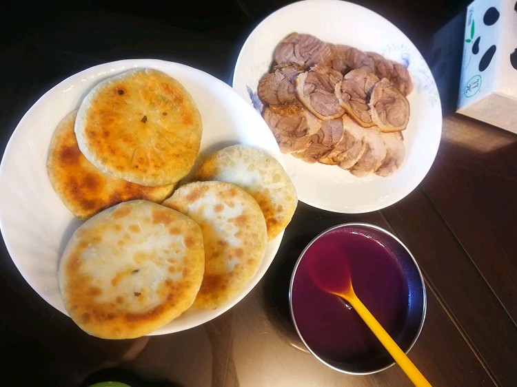 不出水的鲜美韭菜鸡蛋虾仁馅（可做馅饼，饺子，包子，菜盒子）的做法