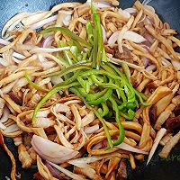 葱椒肉生炒菇菇的做法图解6