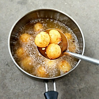 炸土豆丸子的做法图解8