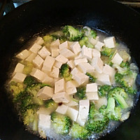 西兰花熘豆腐的做法图解4