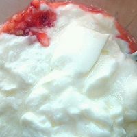 鲜草莓果粒酸奶（冰淇淋）的做法图解3