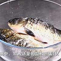 鲫鱼这样做,煎鱼不破皮不粘锅,干烧特别鲜香味美的做法图解2