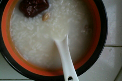 用电饭锅 制作花生仁红枣大米粥☞剩米饭！