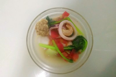 丸子海鲜鱼骨汤