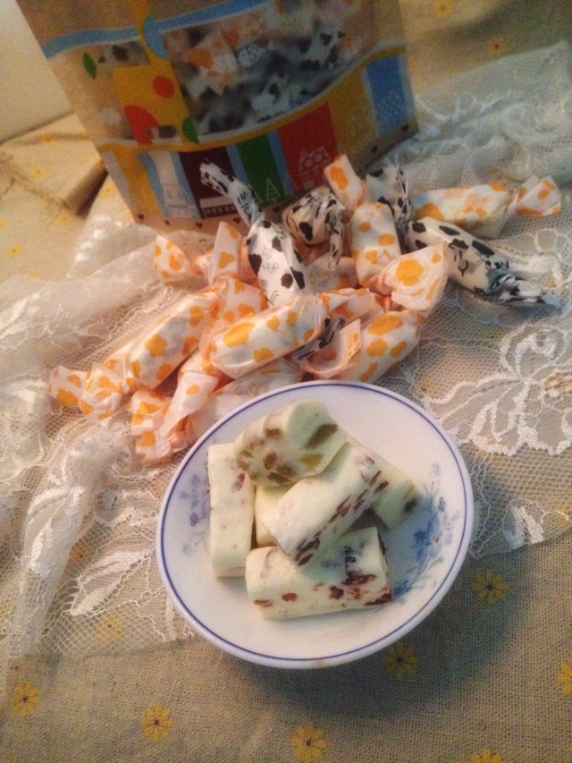 曼越莓牛扎糖