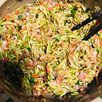 西葫芦+肉馅包子的做法图解4