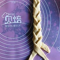 3股红豆沙辫子面包的做法图解6