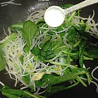 绿豆芽炒小白菜的做法图解5
