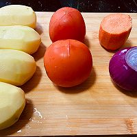 番茄土豆牛腩煲的做法图解2