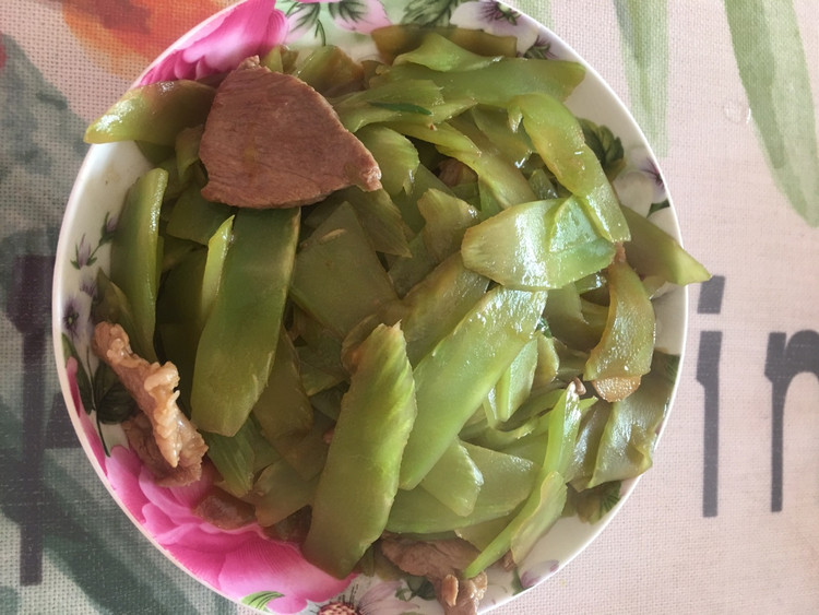莴苣炒肉片的做法