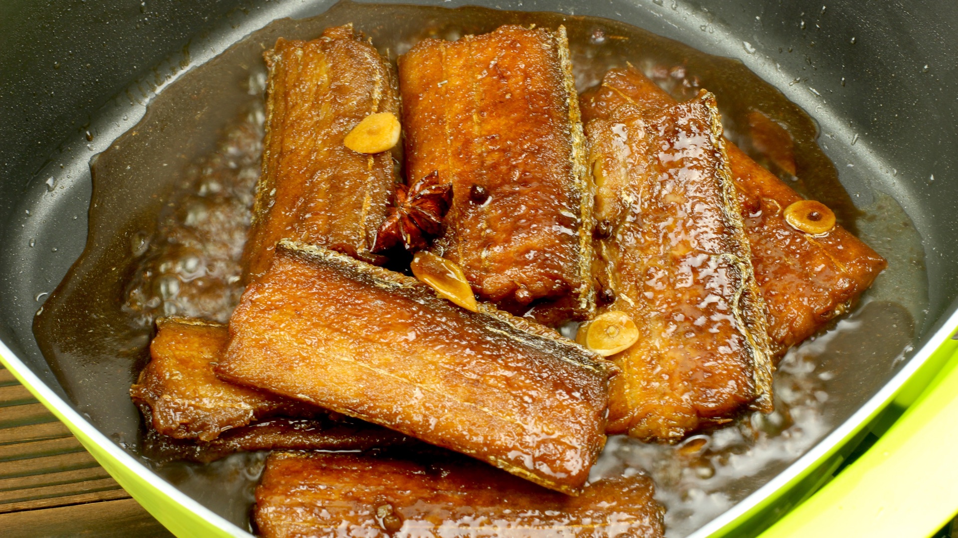 老厨教你家常炖鱼，不用煎也能肉嫩不腥，炖上白菜豆腐，香辣下饭 - 哔哩哔哩