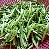 芦蒿豆干炒酱菜丝的做法图解1