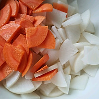 酸酸甜甜嘎嘣脆的腌萝卜的做法图解2