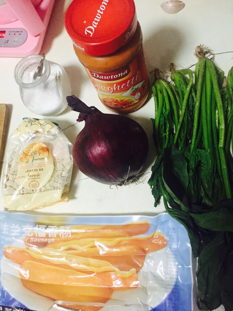 【菠菜香肠意面】的做法图解1