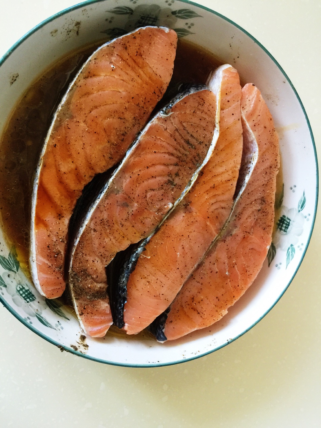 煎三文鱼怎么做_煎三文鱼的做法_豆果美食