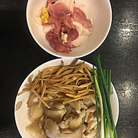 黄花肉片汤的做法图解1