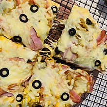 自創：榨菜、雞蛋雙拼烤披薩；