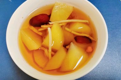 红枣、折耳、雪莲果甜汤