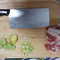 干豆角炖五花肉的做法图解1