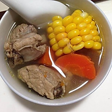 胡萝卜玉米排骨汤