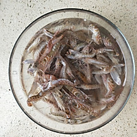 水煮夹板虾的做法图解1